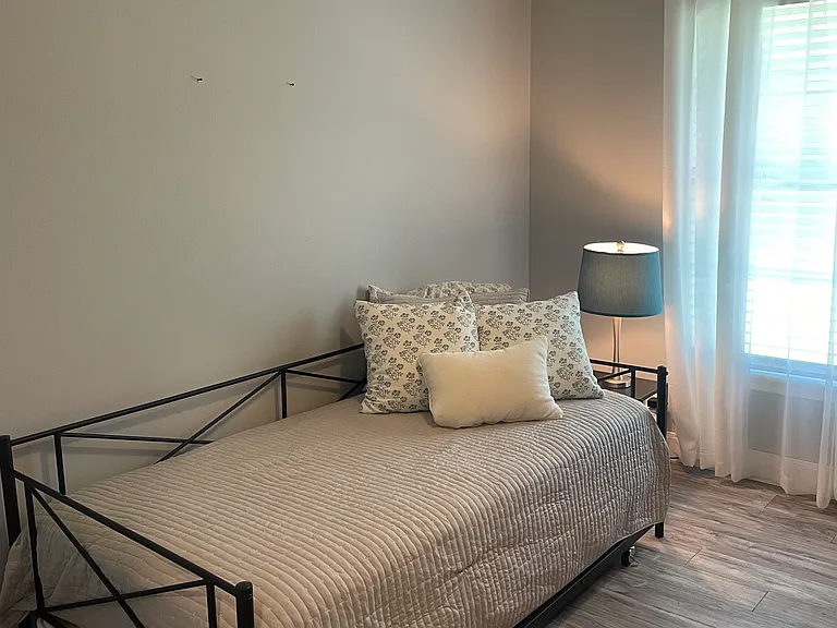 210 S Guilford Dr — Photo 13