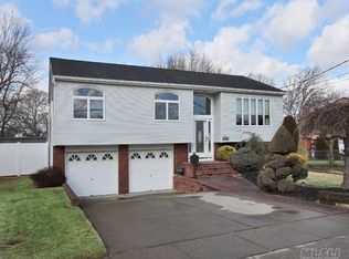 24 Eastgate Rd, Massapequa Park, NY 11762