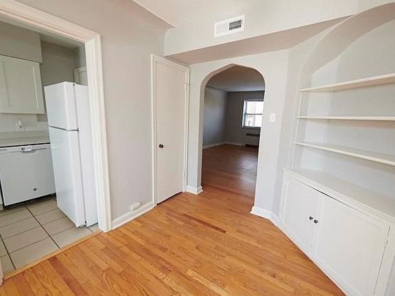 5th image of 5816 Lindenwood Ave #2N