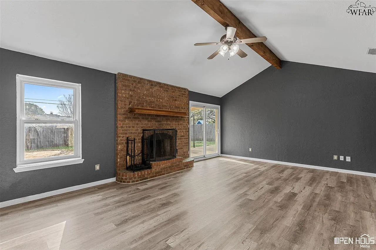 3 bed, 2.0 bath, 1527 sqft, $2,150 — Photo 3