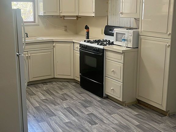 3rd image of 29 Edgewood Pl