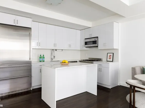 393 West End Avenue image 3 of 13