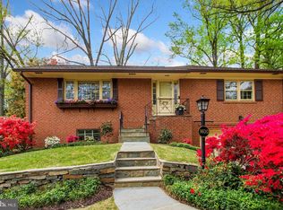 9600 E Bexhill Dr, Kensington, MD 20895