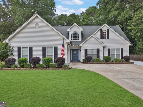 4046 River Elan Dr, Gainesville, GA 30507