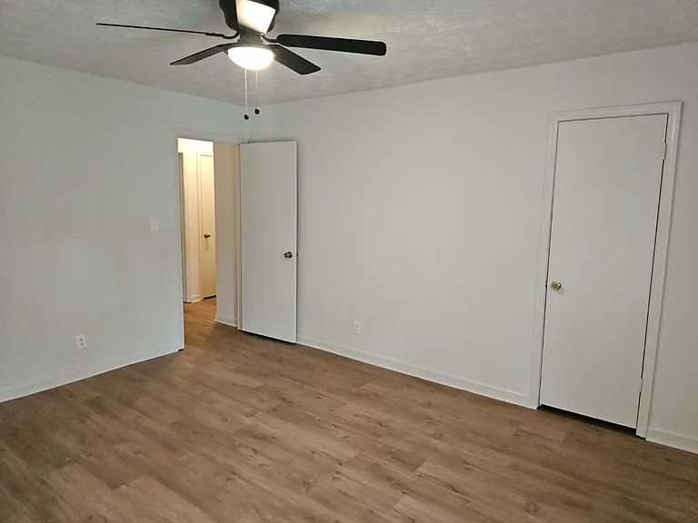 490 S Jeff Davis Dr #B — Photo 27