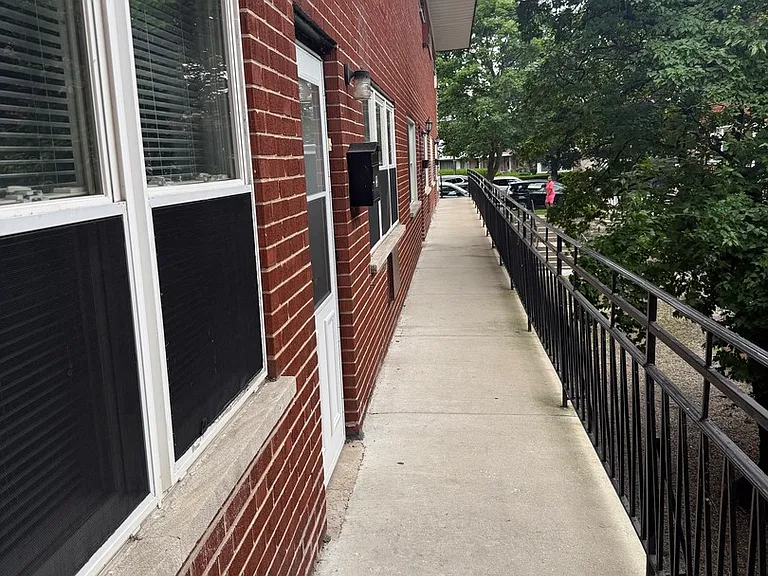 6911 N Ridge Blvd #2C — Photo 3