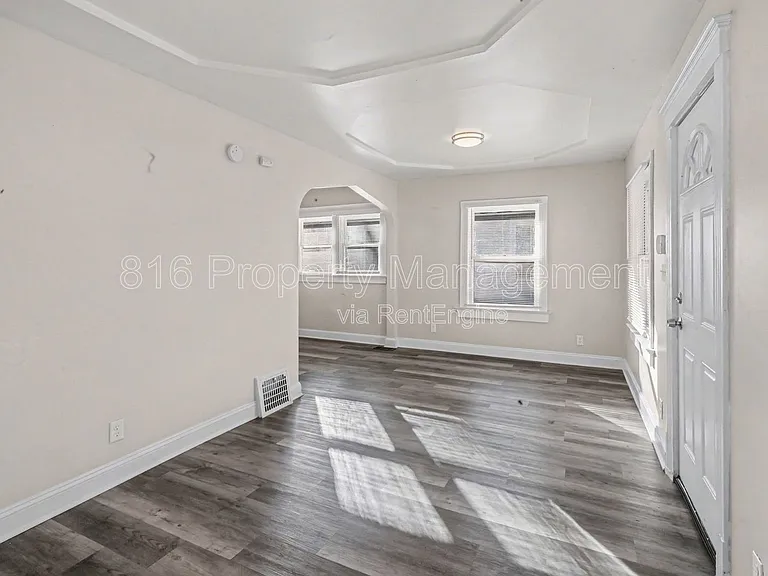 5713 Brooklyn Ave — Photo 3