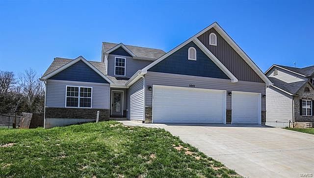 1st image of 1541 Saint Charles Dr