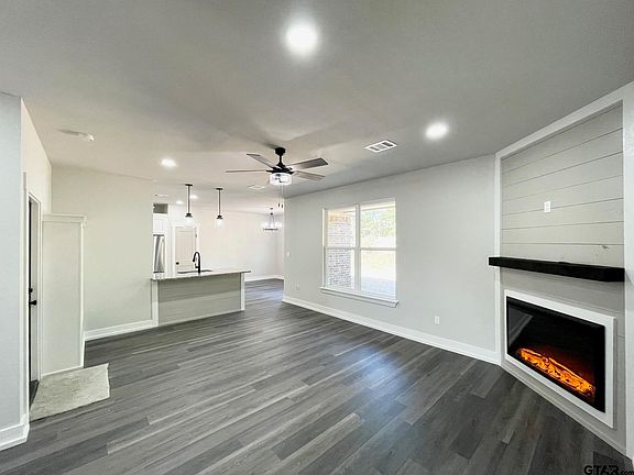 4th image of 300 Gregory Cir