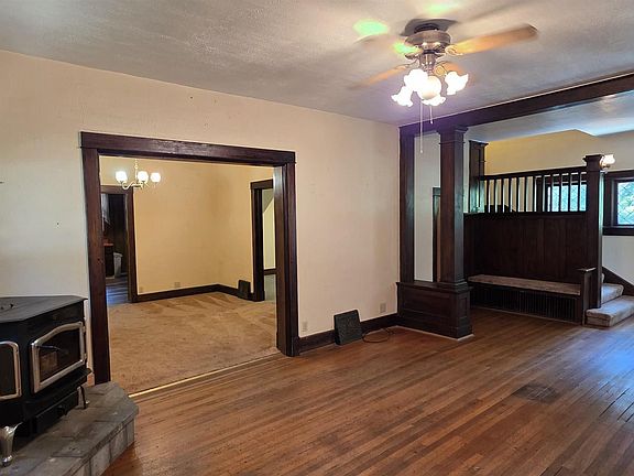 5th image of 309 Maple St