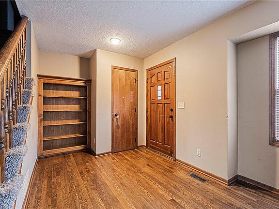 5th image of 6824 Willis Dr