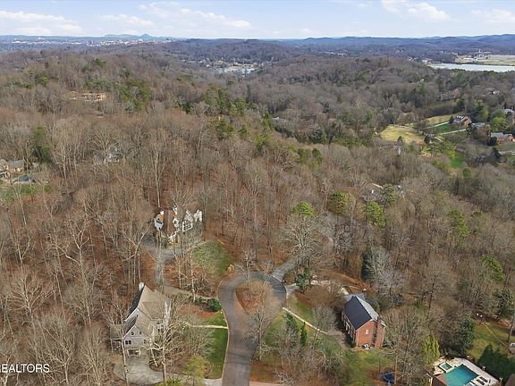 2nd image of 2001 Lyons Ridge Rd