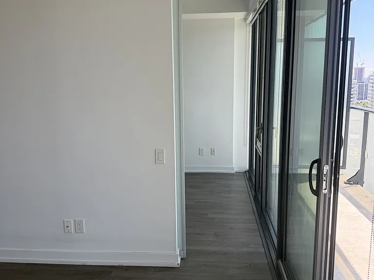 161 Roehampton Ave #2712 — Photo 16