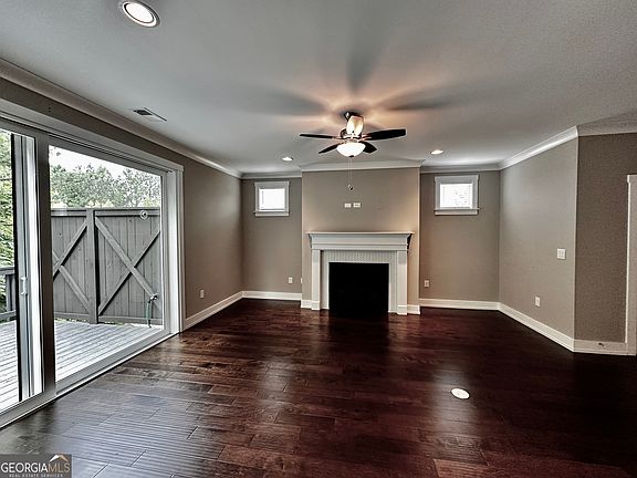 3rd image of 207 Bellehaven Pl