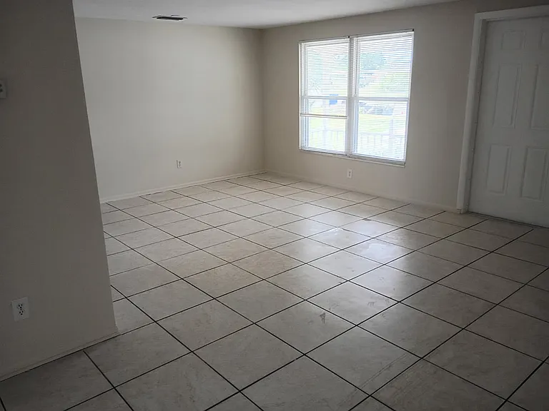 105 Paddington Rd — Photo 4