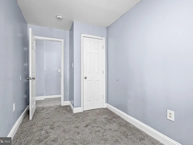 Upper Level Bedroom (Bedroom 2)