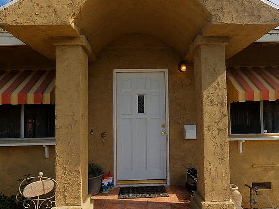 4th image of 7454 Amigo Ave