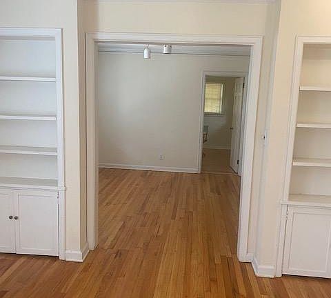 Built in shelfs in living room