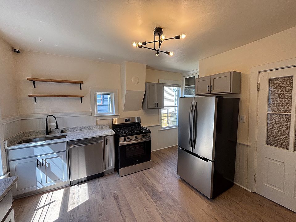 1st image of 1631 N Warren Ave