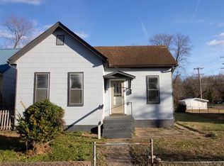 123 E 2nd St, De Soto, MO 63020