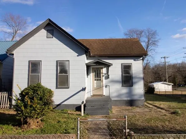 123 E 2nd St, De Soto, MO 63020