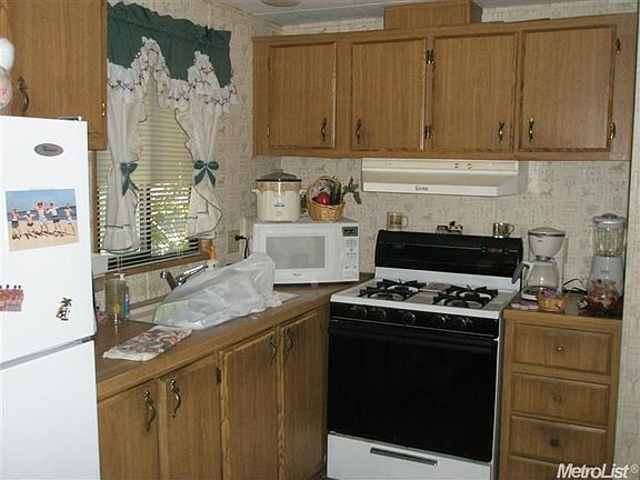 5th image of 7 Shady Oaks Dr