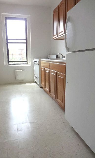2nd image of 1275 Lafayette Ave APT 3D