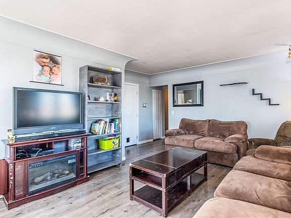 4th image of 7521 Alderson Ave