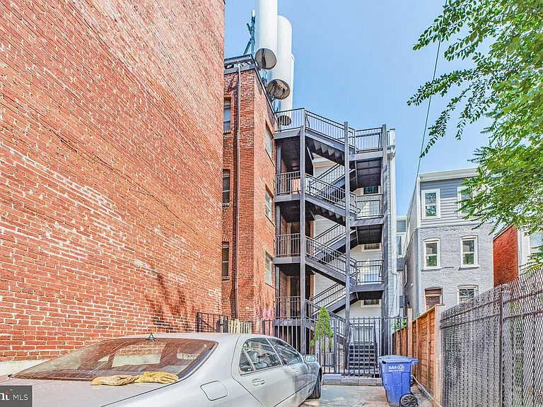 608 Irving St NW #1 — Photo 16