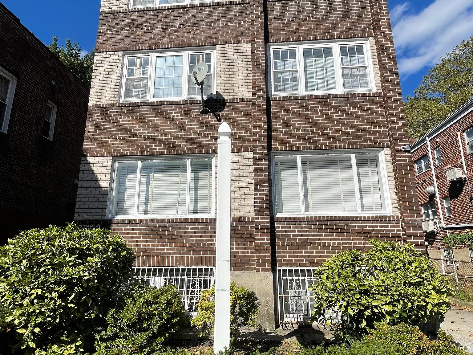 18914 Crocheron Ave — Photo 1