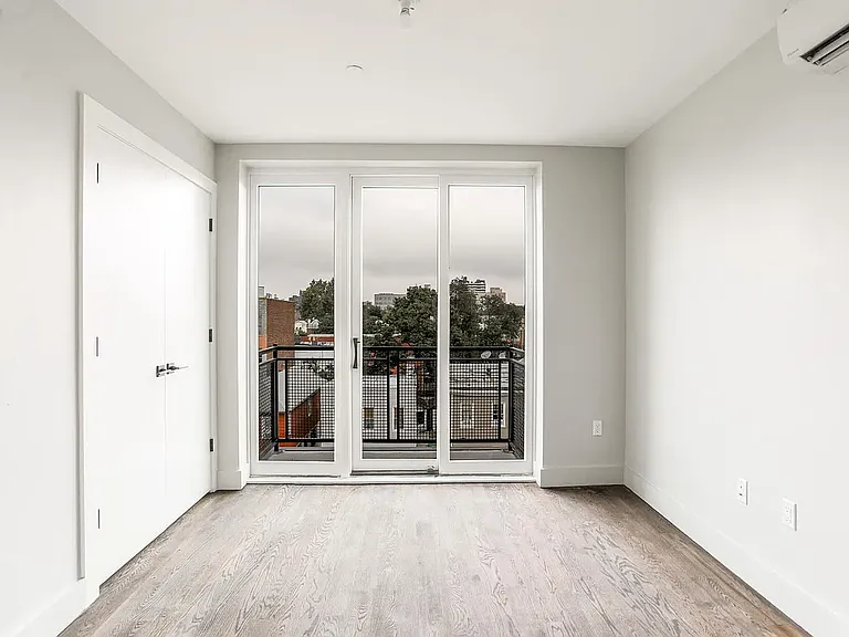 142 Erasmus St #3C — Photo 11