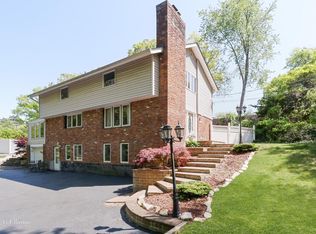 45 Winston Dr, Smithtown, NY 11787