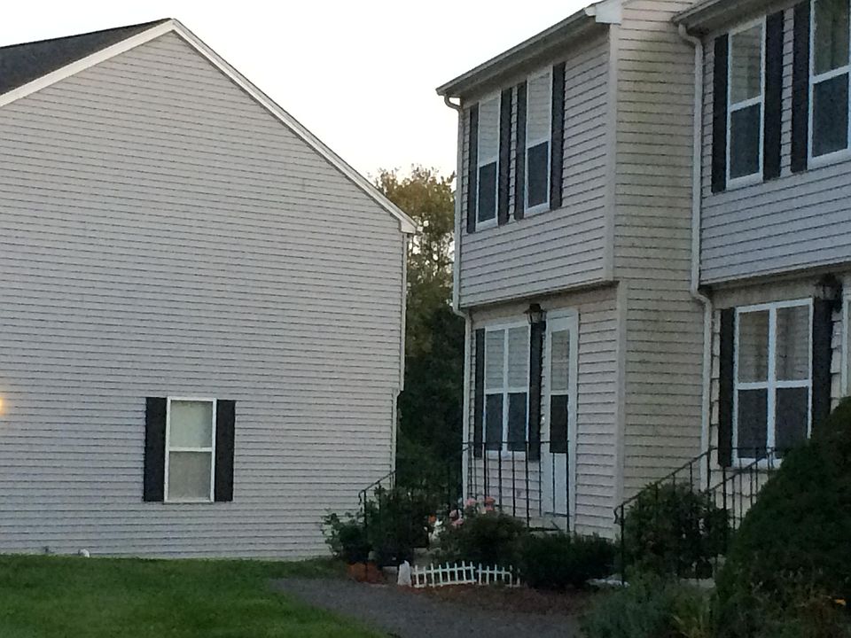 1st image of 28 Meadowrue Dr