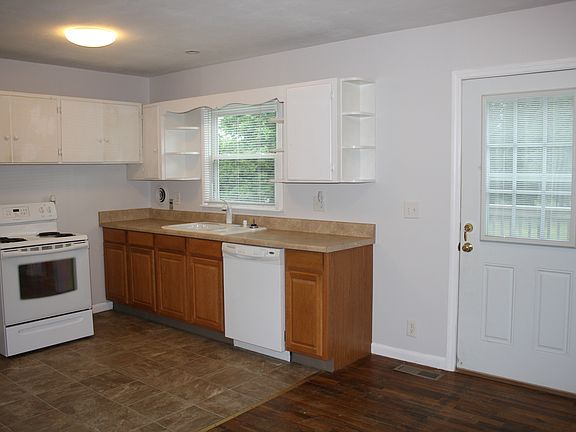 4th image of 6908 Pennell Ln