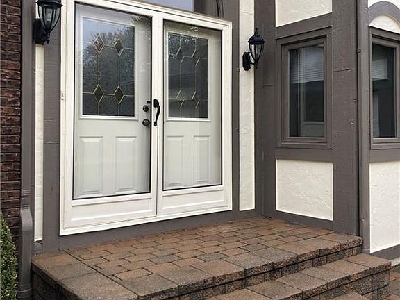 2nd image of 21236 Montclare Blvd