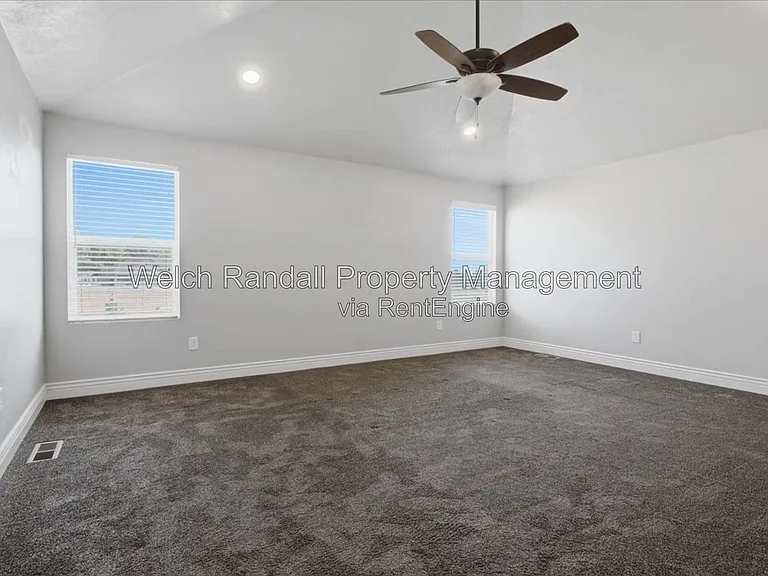 2106 E Sunnyvale Dr — Photo 13