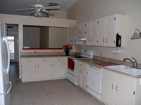 5th image of 2318 Kerridale St