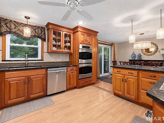 5th image of 306 Wintergreen Avenue