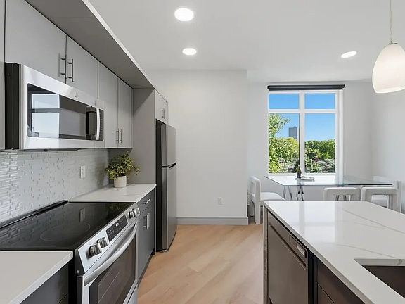 3rd image of 1435 10th St APT 302