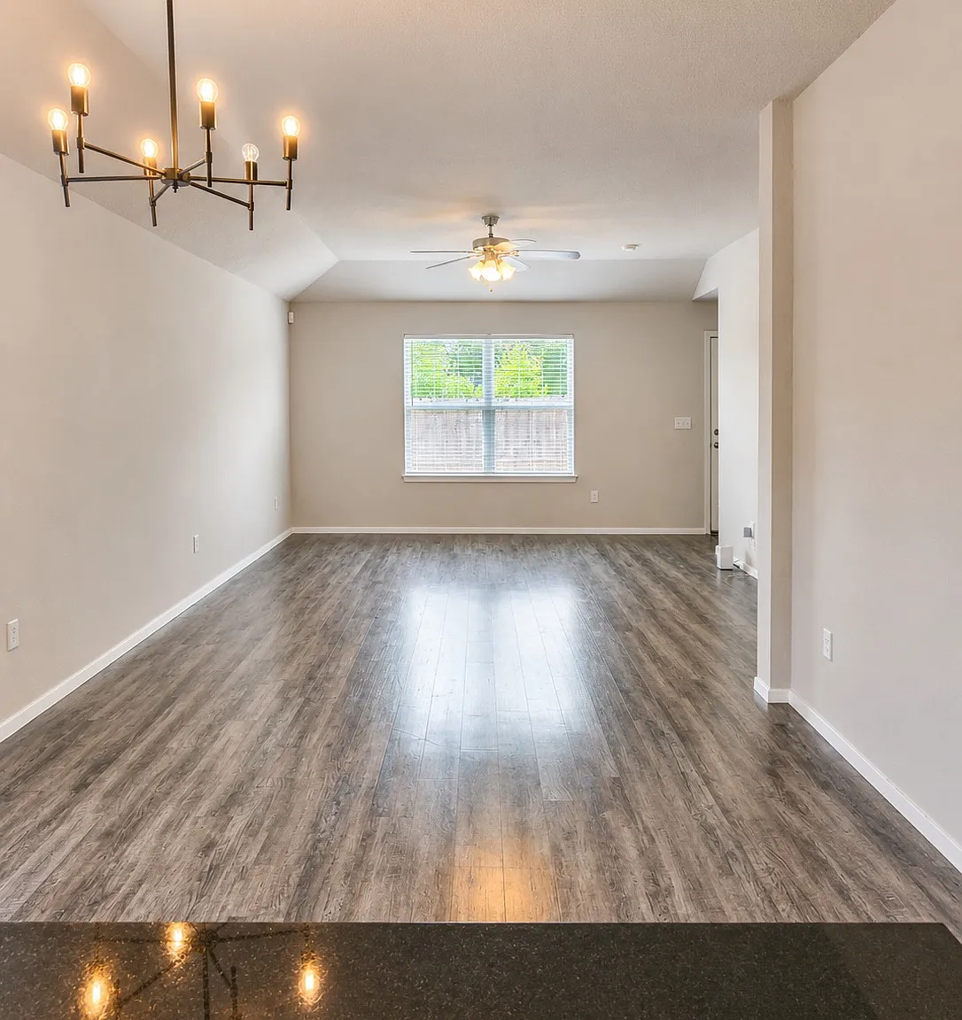3 bed, 1636 sqft, $1,900 — Photo 4