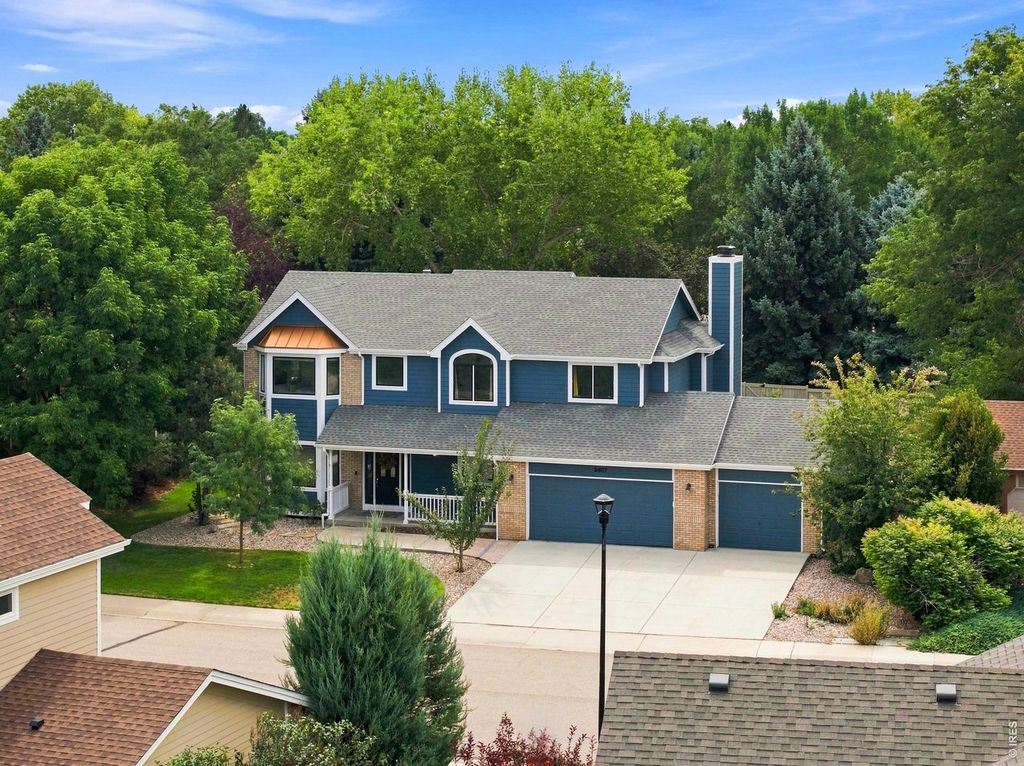 2837 Blackstone Dr