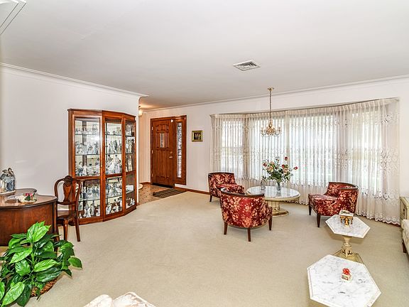 3rd image of 10101 Parke Ave
