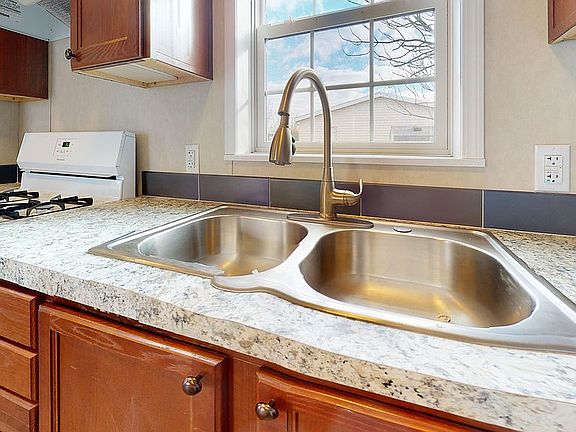 5th image of 315 Parkview Dr #131