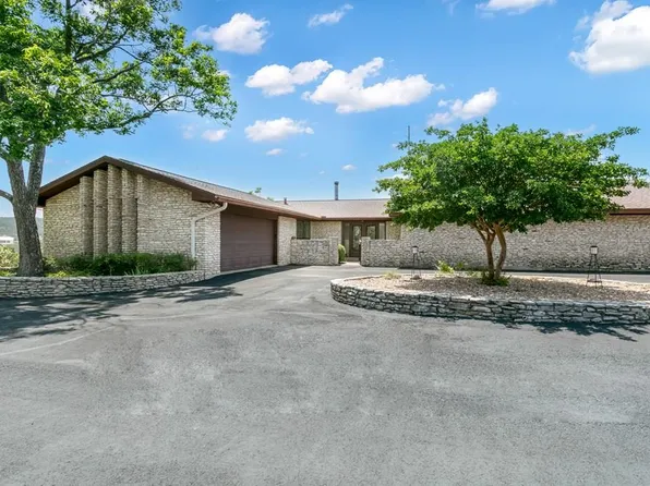 427 Eichen Strasse, Fredericksburg, TX 78624