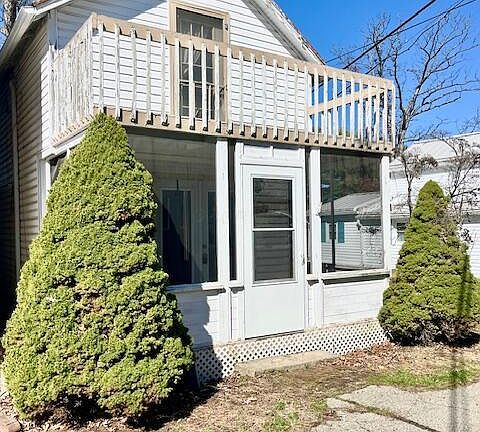 2nd image of 266 10th St