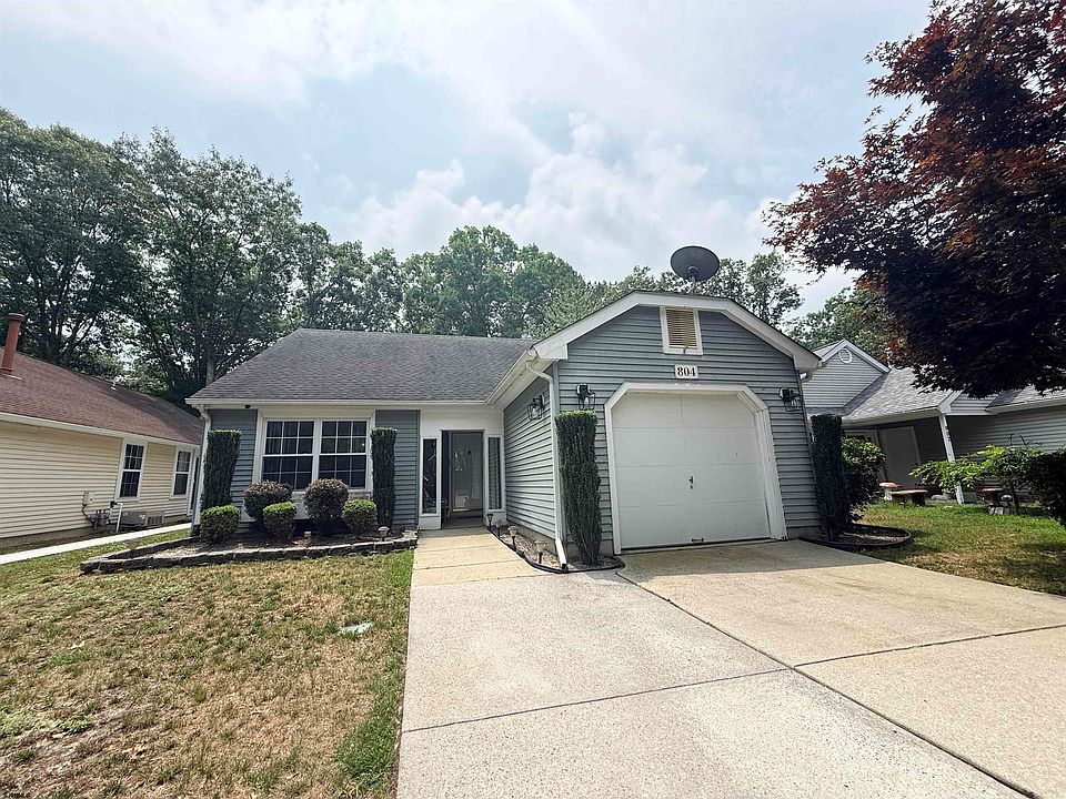 1st image of 804 Eagle Point Pl