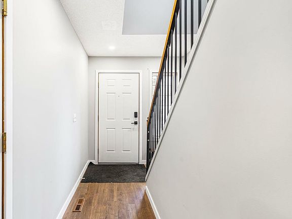 5th image of 91 Country Hills Vlg NW