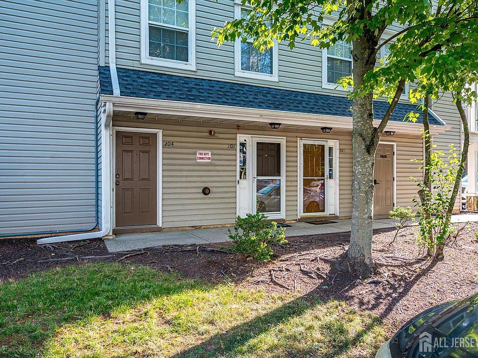 1st image of 202 Prestwick Way