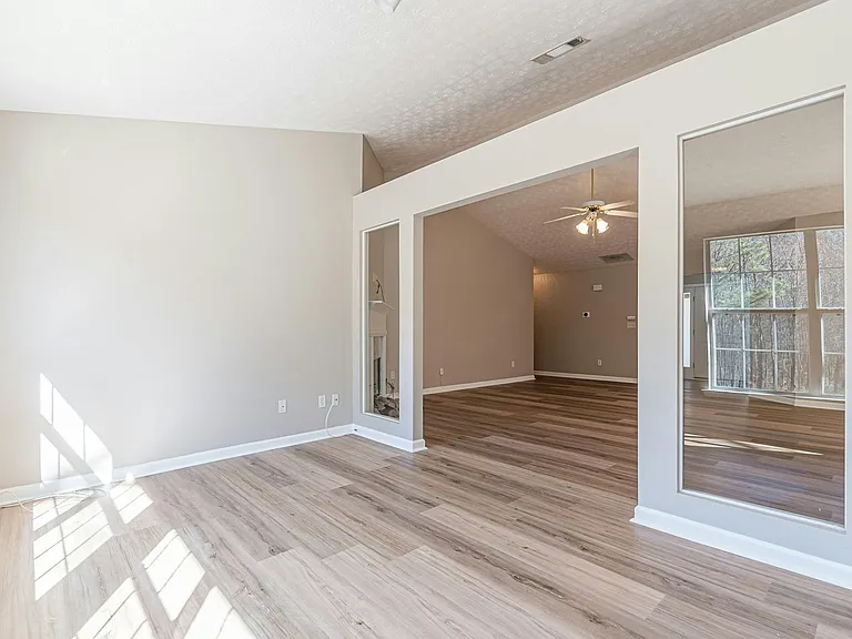 5755 Lakeview Cir — Photo 17