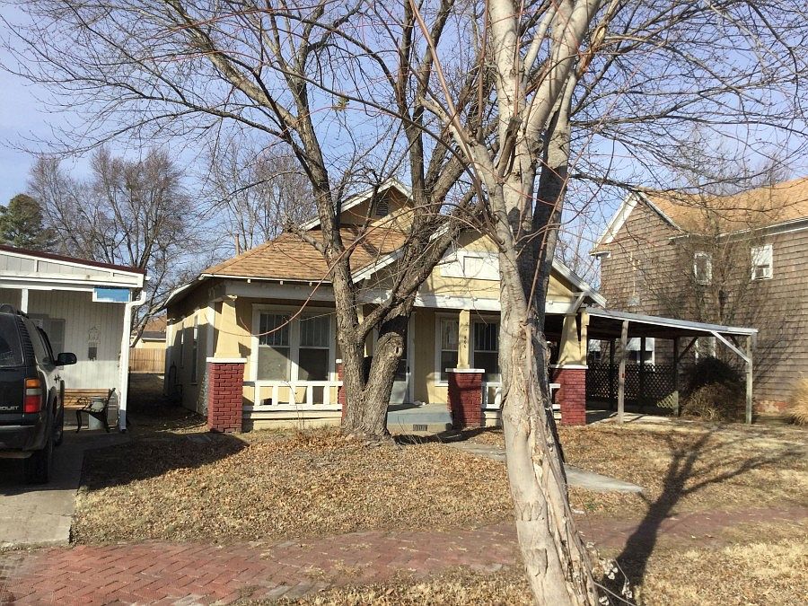 2nd image of 806 W 4th St